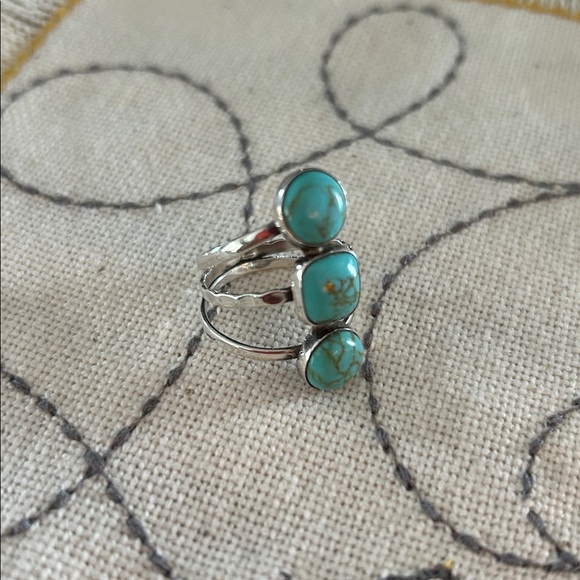 TWO rings one is a 9.25 silver ring sz is 7 AND the cream bow tie is sz 7 1/2 - Picture 6 of 11